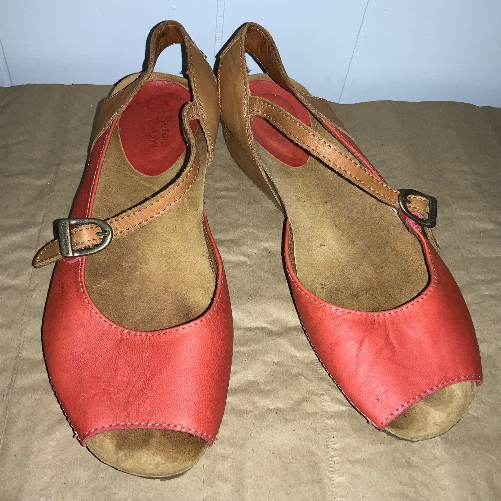 Sergio Tomani Donna leather low wedge shoe Sz 38 (7.5) buckle  peep toe